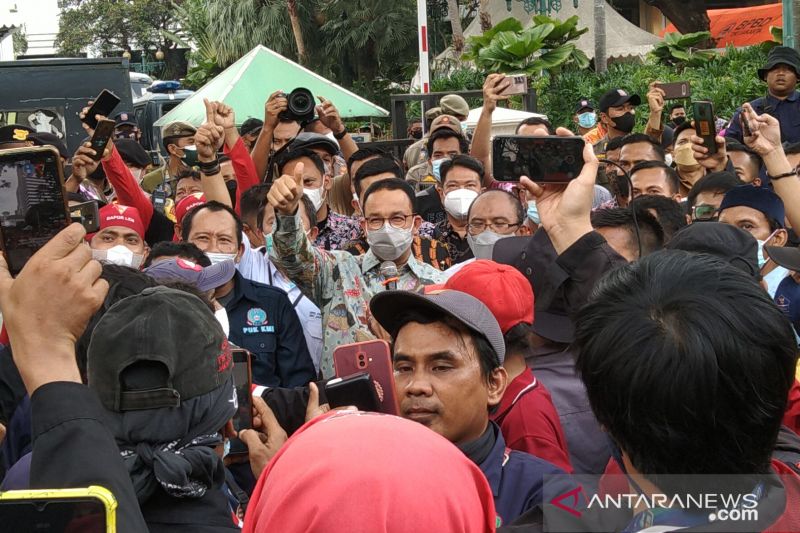 Keganjilan Interpelasi Formula E Versi Anies