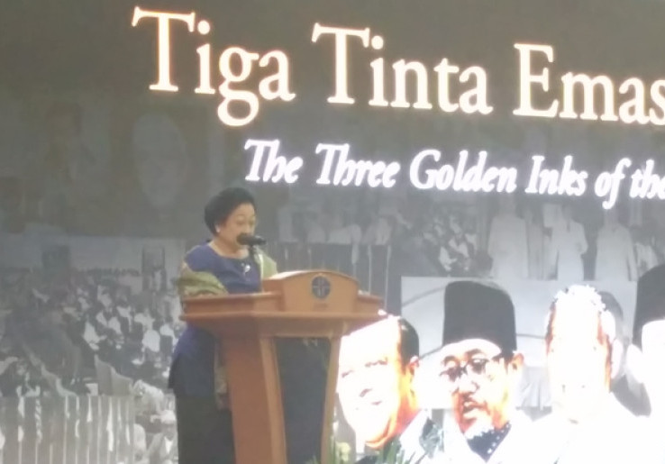 Megawati Dukung Pemerintah Angkat Bidan PTT Jadi PNS