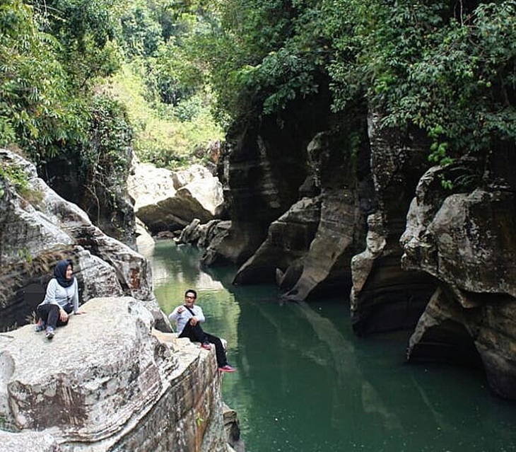 Pemandangan cantik di destinasi wisata Tonjong Canyon. (Instagram/@boorobby_2)
