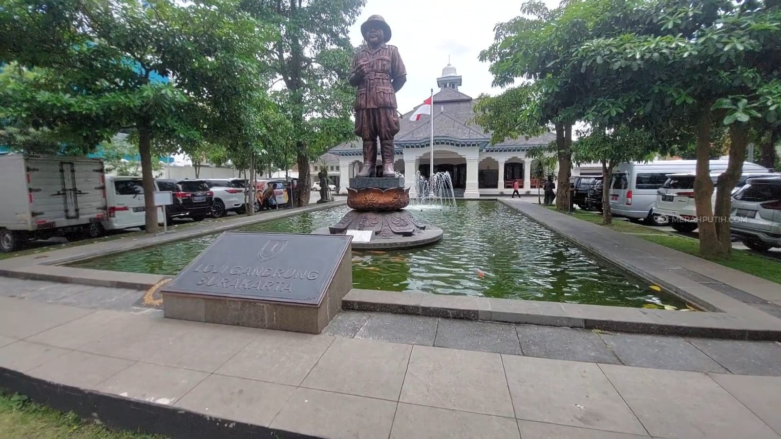 Gibran Pasang Layanan Internet Gratis di Rumdin Loji Gandrung