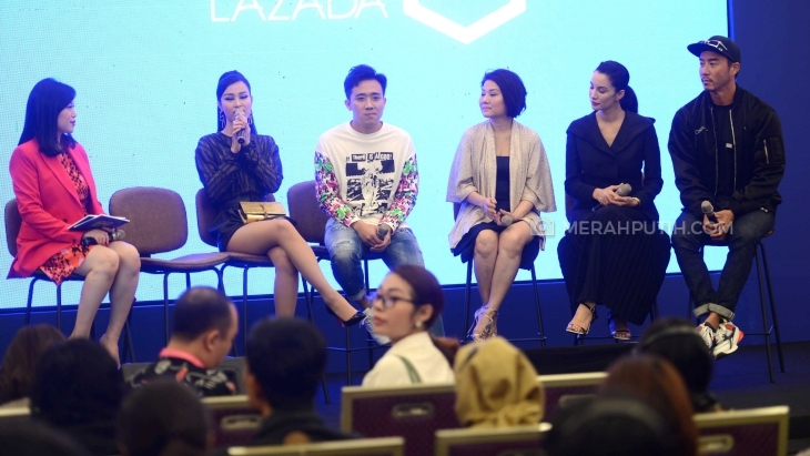 Monika Rudijono, Chief Marketing Officer Lazada Indonesia (tengah) (MP/Albi)