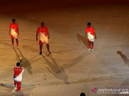 Buka PON XX, Jokowi Ladeni Tantangan Anak-Anak Papua Main Bola