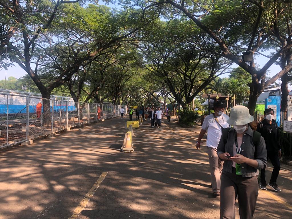 Masyarakat mulai berdatangan ke kawasan Ancol untuk menyaksikan seri kesembilan ajang Formula E musim 2021-2022 Jakarta, yang digelar hari ini Sabtu (4/6). 