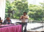 Tampilkan Video CCTV, Adian: Tak Ada Keributan Di PDIP Saat Penggeledahan KPK