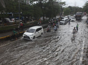 Kenali Tanda-Tanda Mobil Bekas Terendam Banjir