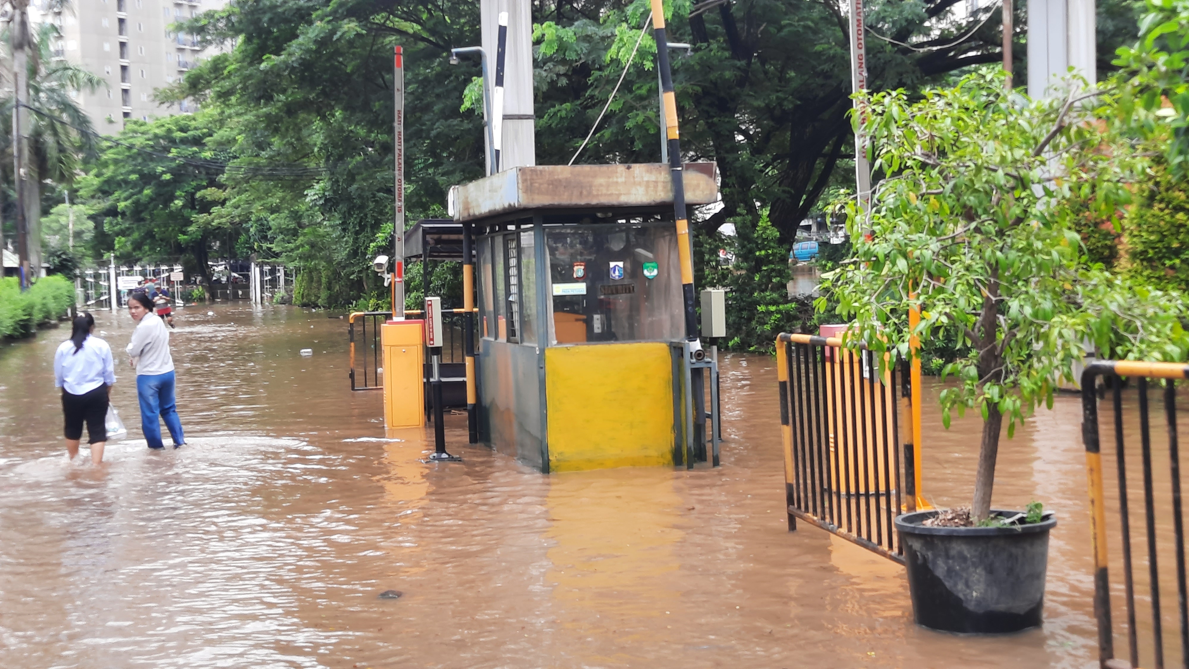 Makin Meluas, Banjir Kini Menggenangi 121 RT pada Selasa Sore, Ketinggian Air hingga Lebih dari 4,5 Meter
