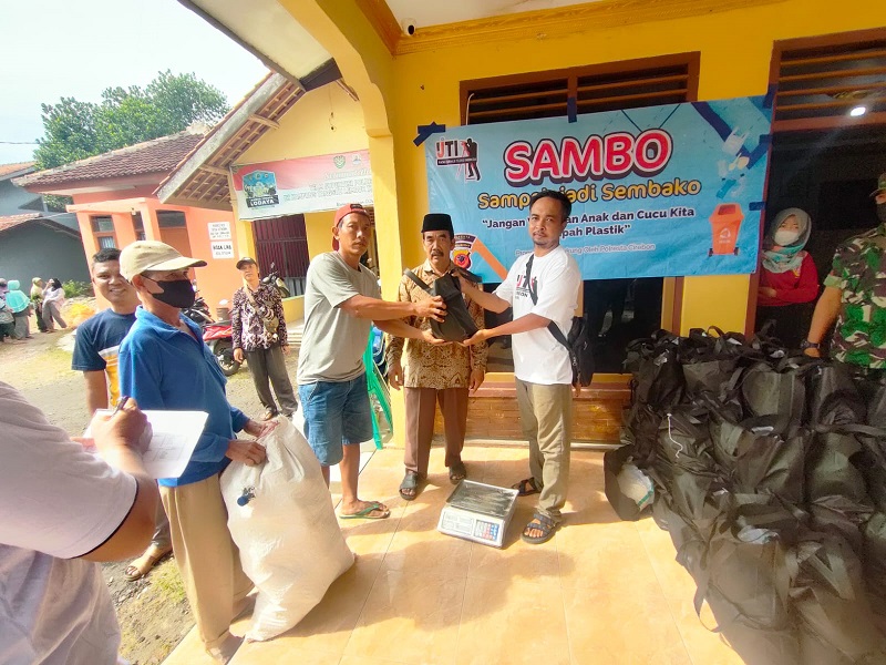 Warga Cirebon Antusias Ikut Program 'Sambo' Buat Dampatkan 5 Kg Beras