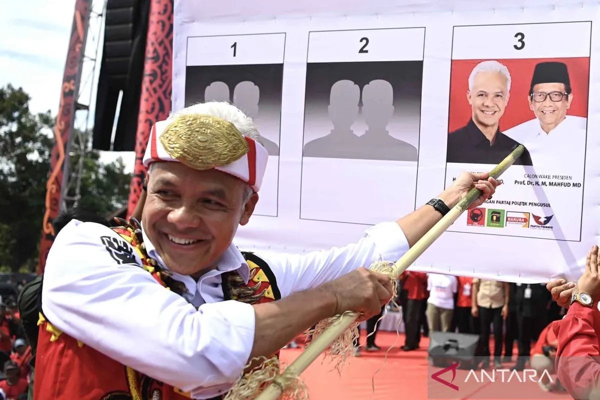 Ganjar-Mahfud Tampil Bareng di Hajatan Rakyat Salam Metal