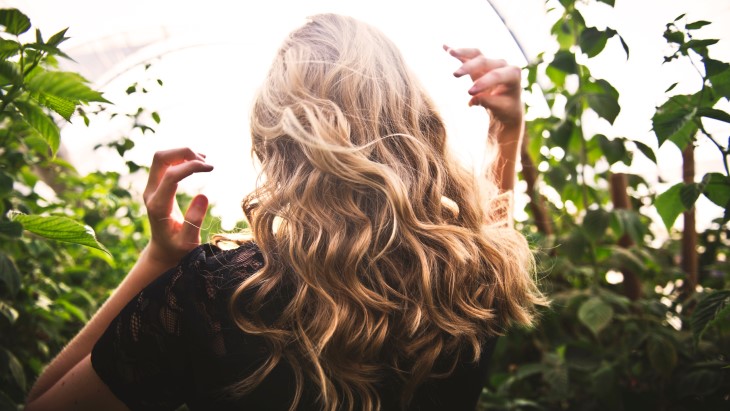 Atasi Rambut Tipis dengan Microlinks Hair Extensions