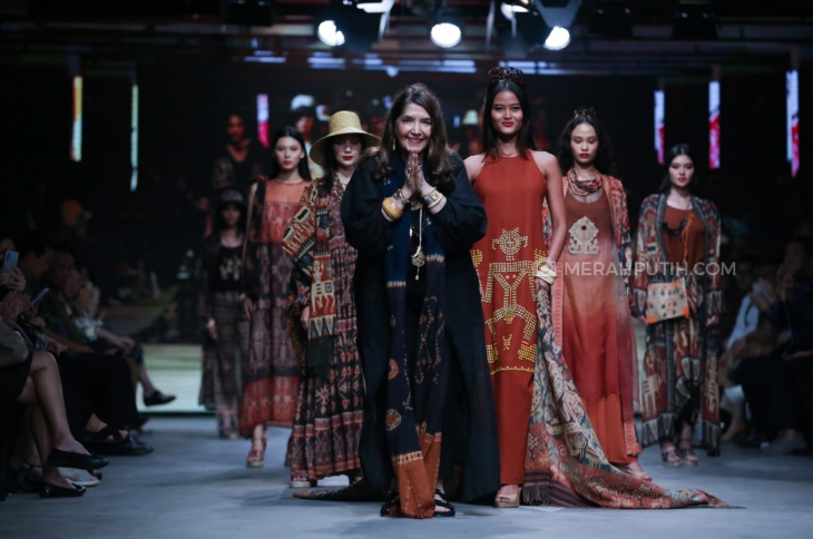 Ragam Rupa Kain Tenun Sumba Kreasi Ghea Panggabean Warnai Pembukaan JF3 2023