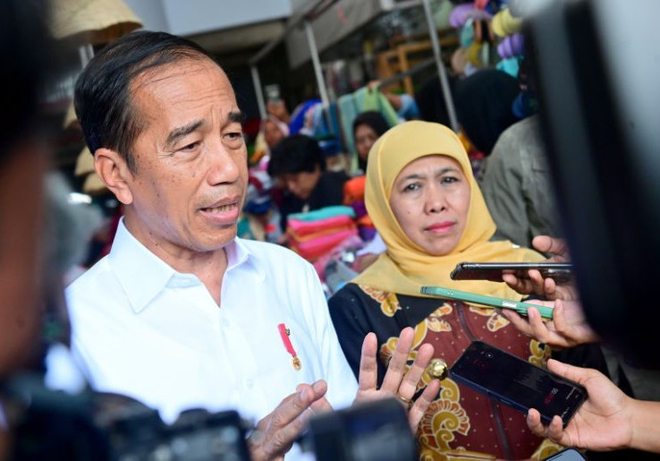 Jokowi Teken Keppres Pemberhentian Gubernur Jawa Timur Khofifah
