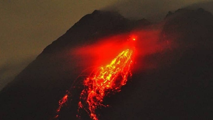 Merapi Keluarkan Lava Pijar 4 Kali, Warga Klaten Diminta Kembali ke Pengungsian