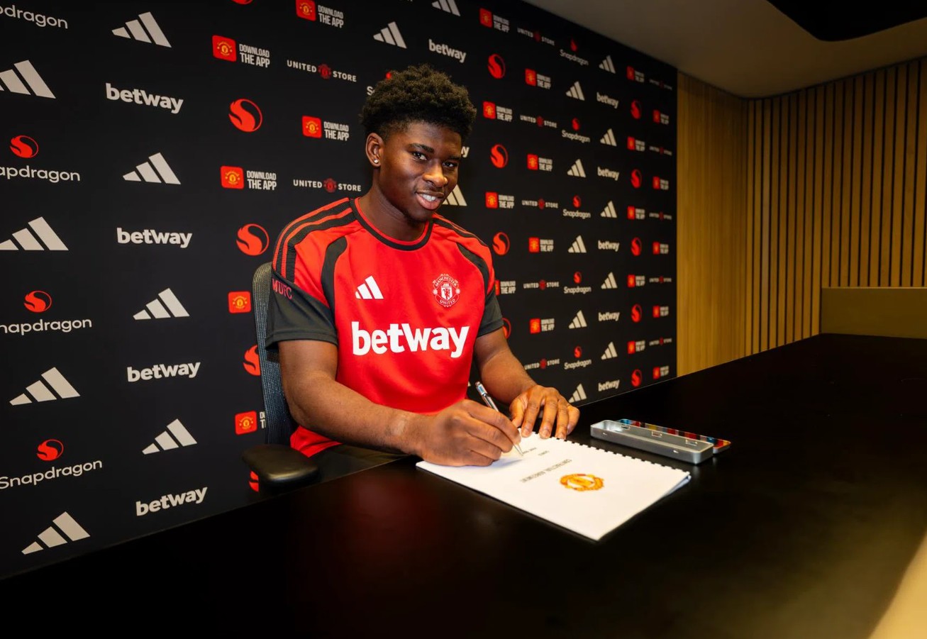 Carlos Baleba Resmi Pakai Nomor 20 di Manchester United, Ini Janji Sang Gelandang Baru