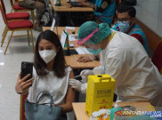 Sebagian Warga di 98 RW Jakarta Pusat Terima Vaksin AstraZeneca