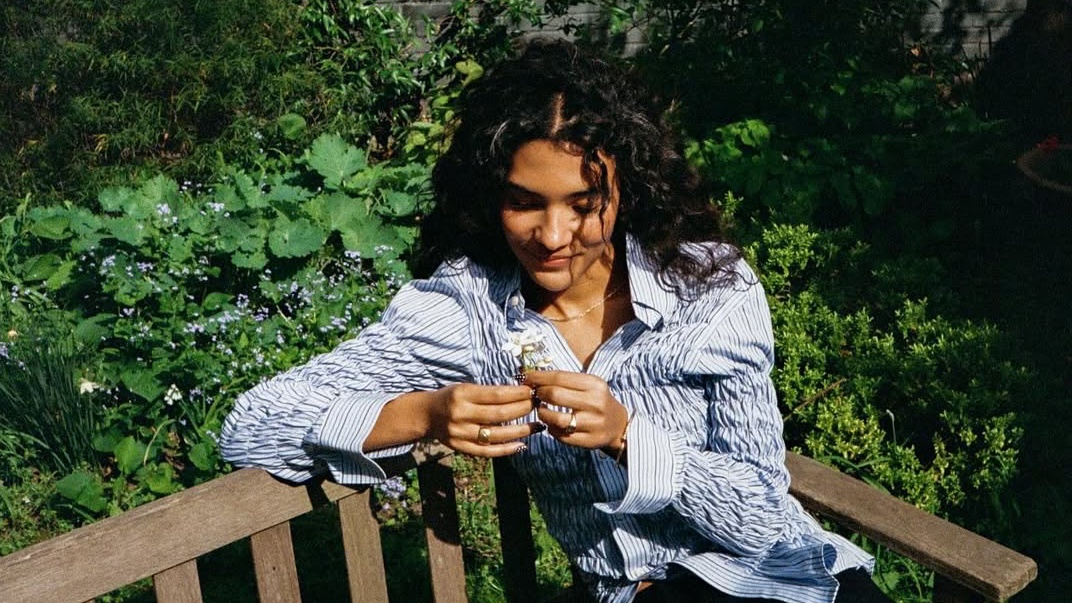 Olivia Dean Ceritakan Momen Ketika Cinta Hadir Secara Alami di Lagu So Easy (To Fall In Love), Simak Lirik Lengkapnya