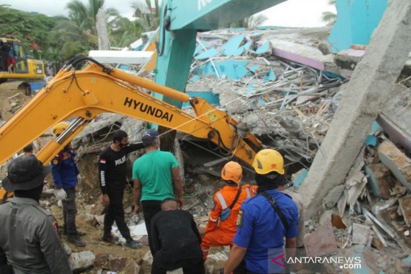 Korban Gempa Majene Dirawat di RS Lapangan