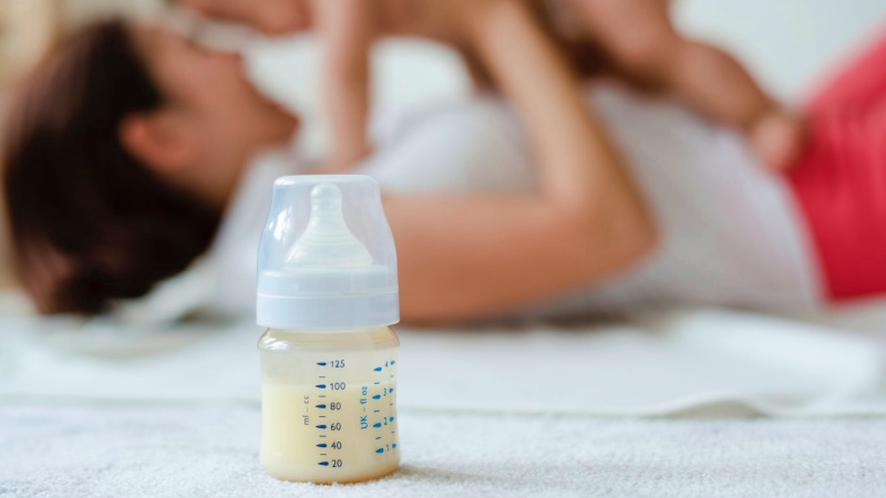 Benarkah Manfaat ASI Akan Hilang Jika Dimasukkan Ke Botol?