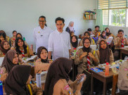 Gibran Hadir saat Pj Heru Tinjau Makan Bergizi Gratis di SMAN 70 