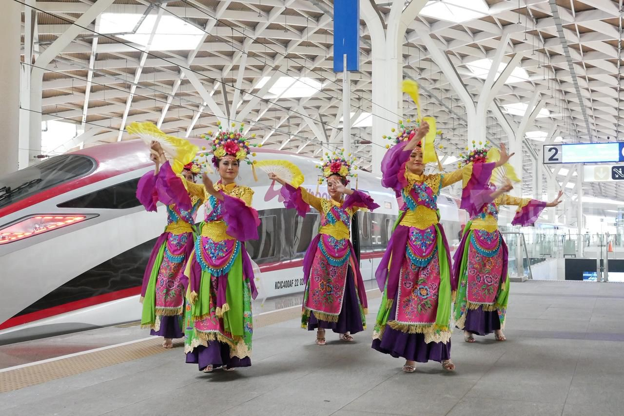 Meriahkan HUT DKI Jakarta, KCIC Hadirkan Seni Budaya Betawi di Kereta dan Stasiun Whoosh