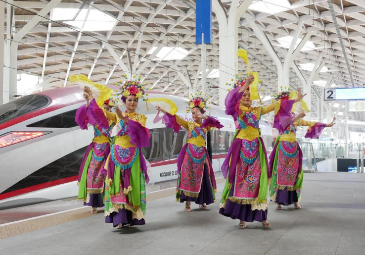 Meriahkan HUT DKI Jakarta, KCIC Hadirkan Seni Budaya Betawi di Kereta dan Stasiun Whoosh