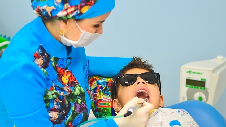 Anak Takut ke Dokter Gigi? Bunda Tak Usah Bingung Ini Kiat-Kiatnya