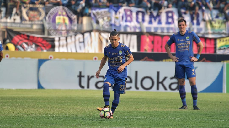Gelandang Persib Semangati Anak-anak Pengidap Kanker