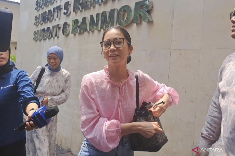 Jadi Korban Investasi Bodong, Duit Artis Bunga Zainal Rp 6,2 Miliar Melayang