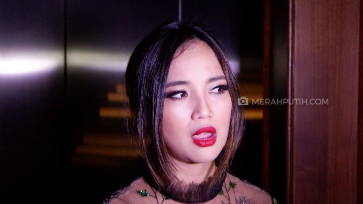 Chacha Frederica Masih Pelajari Hijab