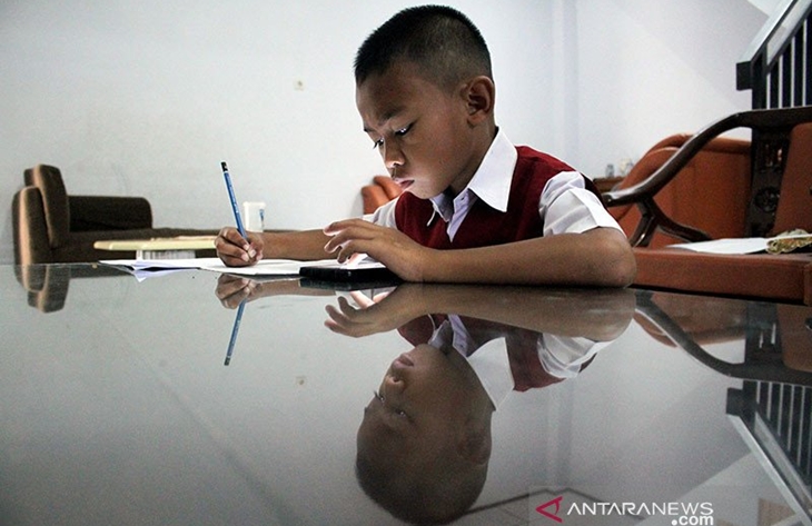 Protokol Kesehatan Ketat Jadi Syarat Orangtua Lepas Anak ke Sekolah