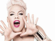 Pink Menyesal Memilih Tim Taylor Swift