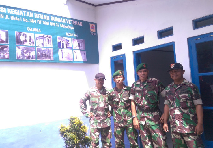 Kurang dari Tiga Minggu, Lima Anggota TNI Ini Berhasil Bedah Rumah Nenek Sainun