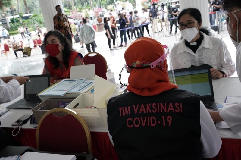 Vaksinasi di Jakarta. (Foto: Asropih)