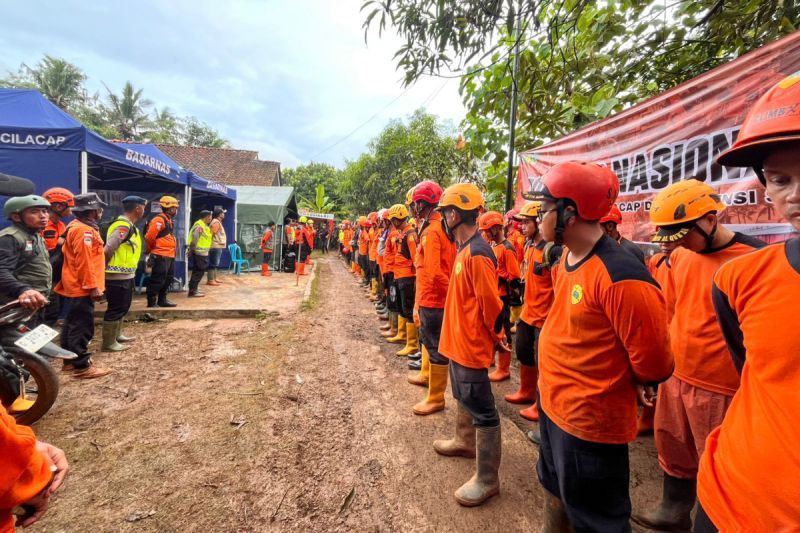 12 Orang Masih Hilang, Tim SAR Persempit Pencarian Korban Longsor di Cilacap