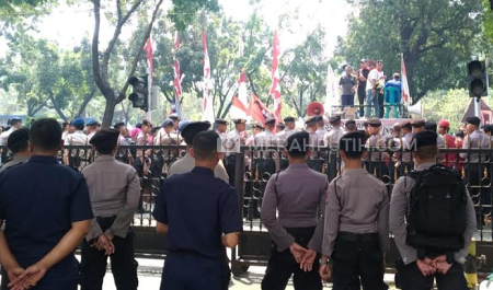 Gergaji Minta Taksi Online Bebas Ganjil-Genap
