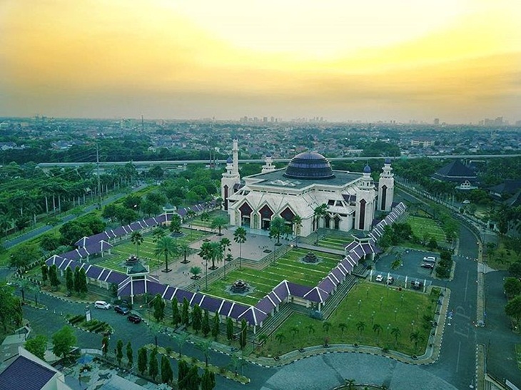 Masjid At-Tin. (Foto: @eprabowo_official via instagram.com/magnificentjakarta)