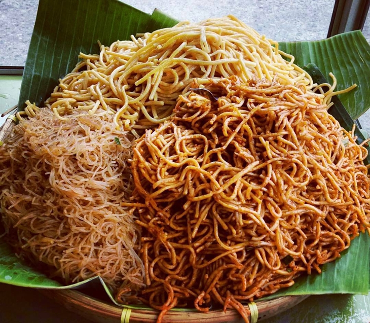 Mi caluk terbuat dari bahan mi lidi. (Foto: instagram.com/leoutha)