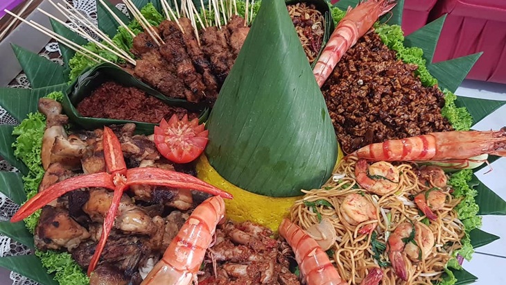 Nasi tumpeng. (Foto: Instagram/liyapermana)