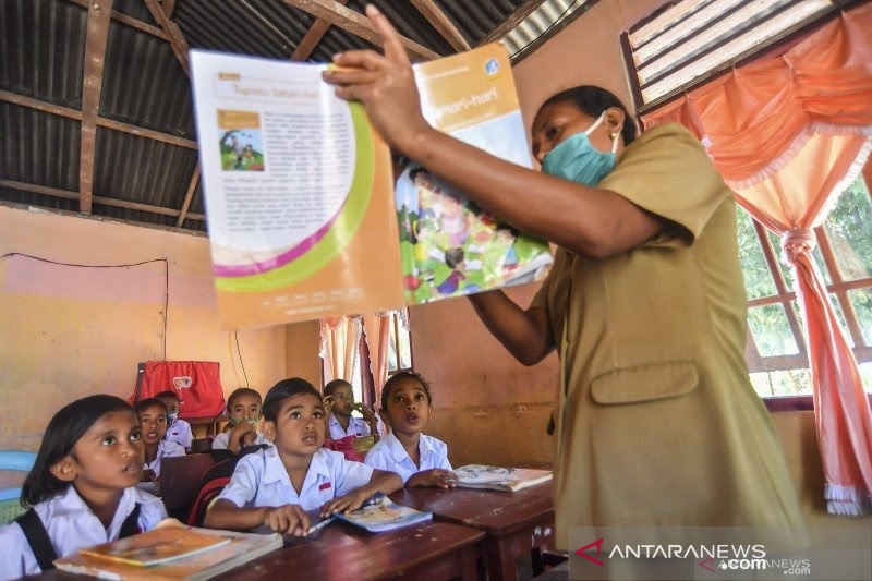 Hari Guru Nasional 2021, Standar Upah Guru Honorer Masih di Bawah Gaji Buruh