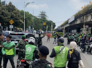 Habis Pemakaman Affan Kurniawan, Mobil Kapolda Metro Dilempari Massa Ojol Botol Air Mineral