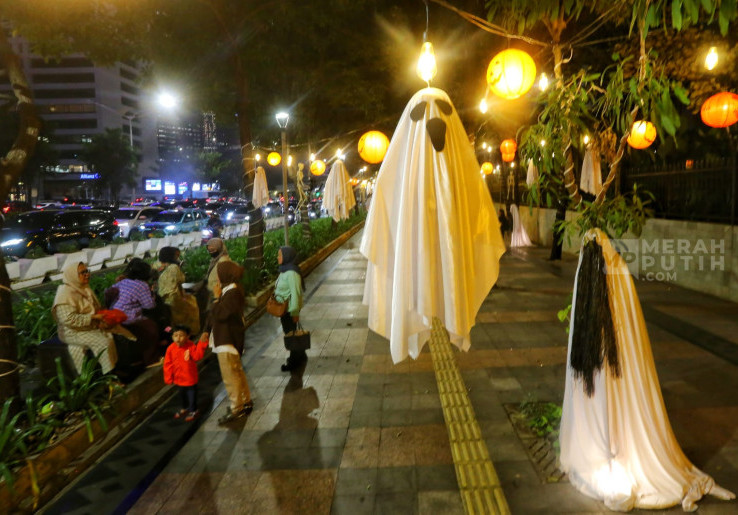 Seram, Dekorasi Halloween Hiasi Pedestrian Jalan Sudirman-Thamrin Jakarta
