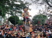 Pakai Baju Adat Bali, Gibran dan Ethes Ikuti Kirab Ogoh-Ogoh Nyepi