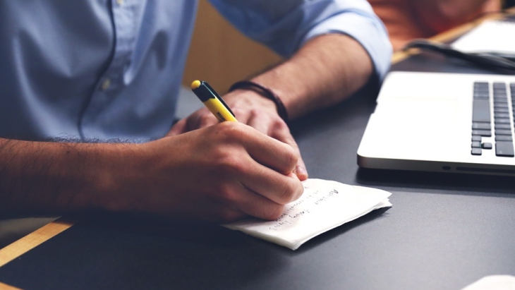Kamu bisa membuat target kerga agar lebih terencana (Sumber: Pixabay/StartupStockPhotos)