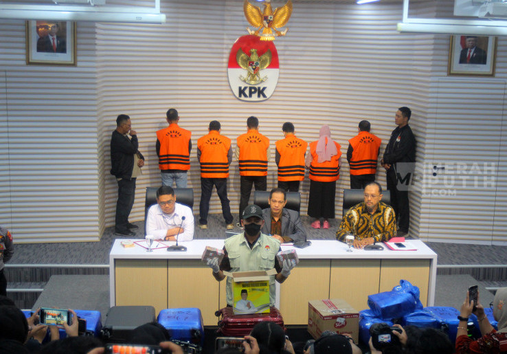 KPK Tetapkan Tujuh Orang Tersangka dalam OTT Kalimantan Selatan