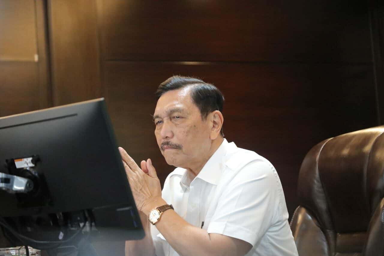 Menko Luhut Minta Masukan Guru Besar hingga BEM untuk Bantu Tangani COVID-19