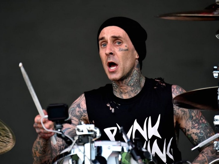 Sempat Trauma, Travis Barker Berencana Terbang Lagi