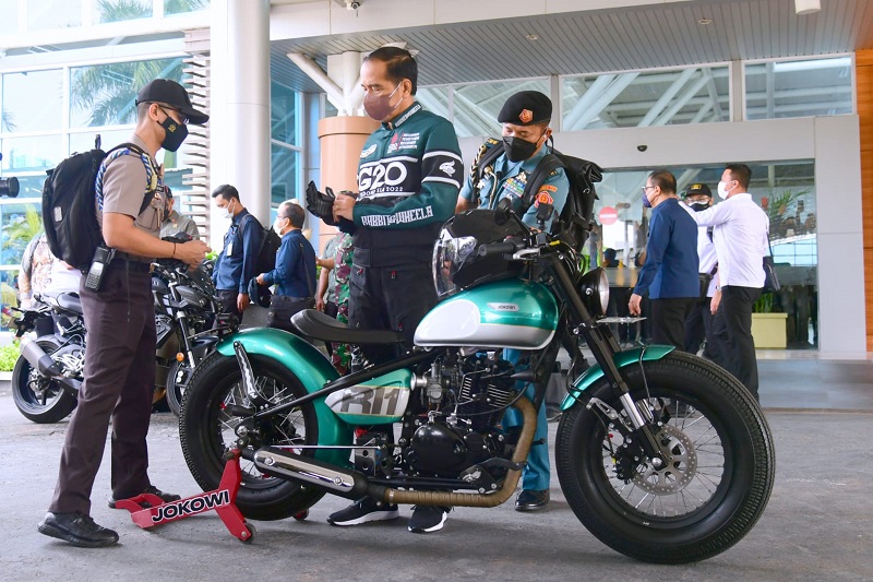 Jaket Ciamik G20 Jokowi Saat Jajal Jalur Bypass Mandalika