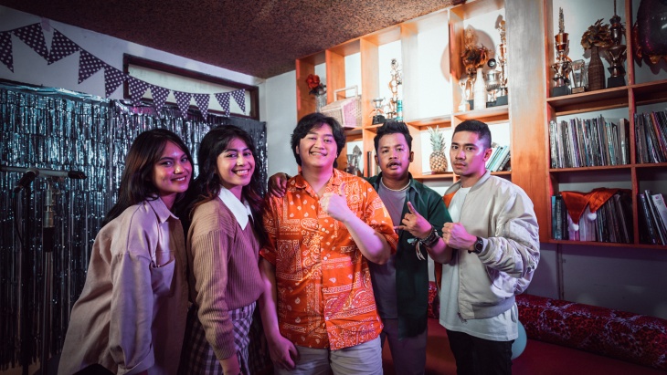 Ravi Andika Sajikan Visual Kocak dalam Video Musik 'Tuan Muda Jenaka'
