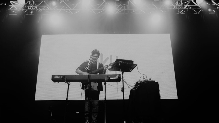 Tampil Pertama Kali di Singapura, Mikha Angelo Lakukan Live Looping
