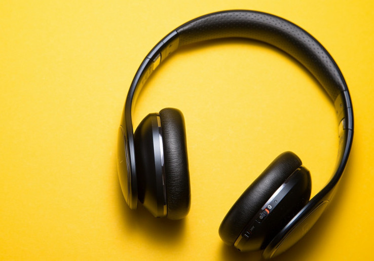 Hukum Mendengarkan Musik saat Berpuasa, Bolehkah?