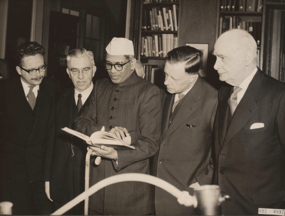 F.D.K. Bosch bersama koleganya pada 1955